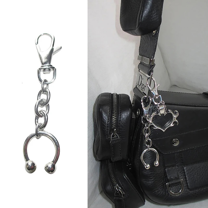 Punk Charm Horseshoe Clip Keychain Korean Fashion Geometric Backpack Pendant Goth Accessories Keychains Grunge Rock Jewelry 250517