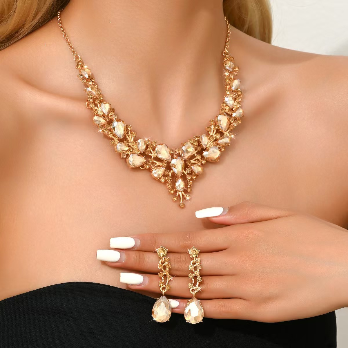 Sophisticated Rhinestone Bridal Accessory Ensemble: Classic Teardrop Necklace/Ear Piercing Pair