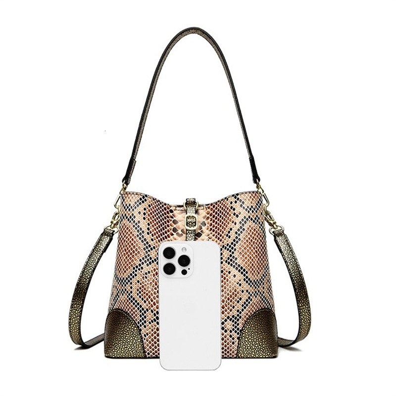 2024 Versatile Serpentine Women's Fashion Single Shoulder Crossover Bucket Bag