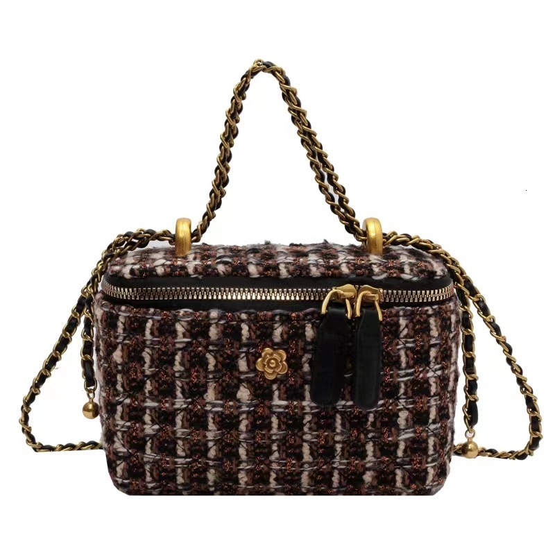 Xiaoxiangfeng woolen mini chain women 2022 new niche design box for autumn and winter versatile crossbody bag 1