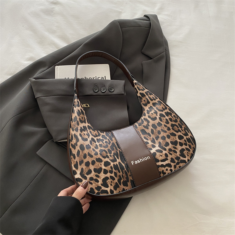 High quality texture niche 2024 for women, versatile and fashionable, single shoulder underarm women's contrasting color stick bag