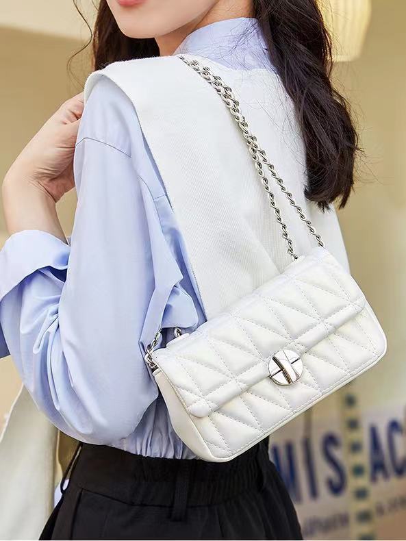 Chain 2023 new crossbody shoulder armpit commuting high-end feeling diamond grid women's small square bag