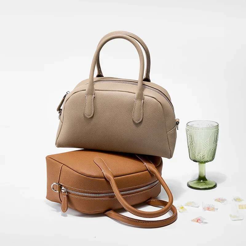 2024 New Commuter Niche Design Bowling Ball Head Layer Cowhide Boston Retro Carry-on Large Capacity Women's Bag