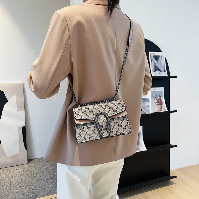 Free shipping. Designer's 2025 new cross-border trend retro printed chain bag, popular underarm bag, crossbody single-shoulder bag, small square 