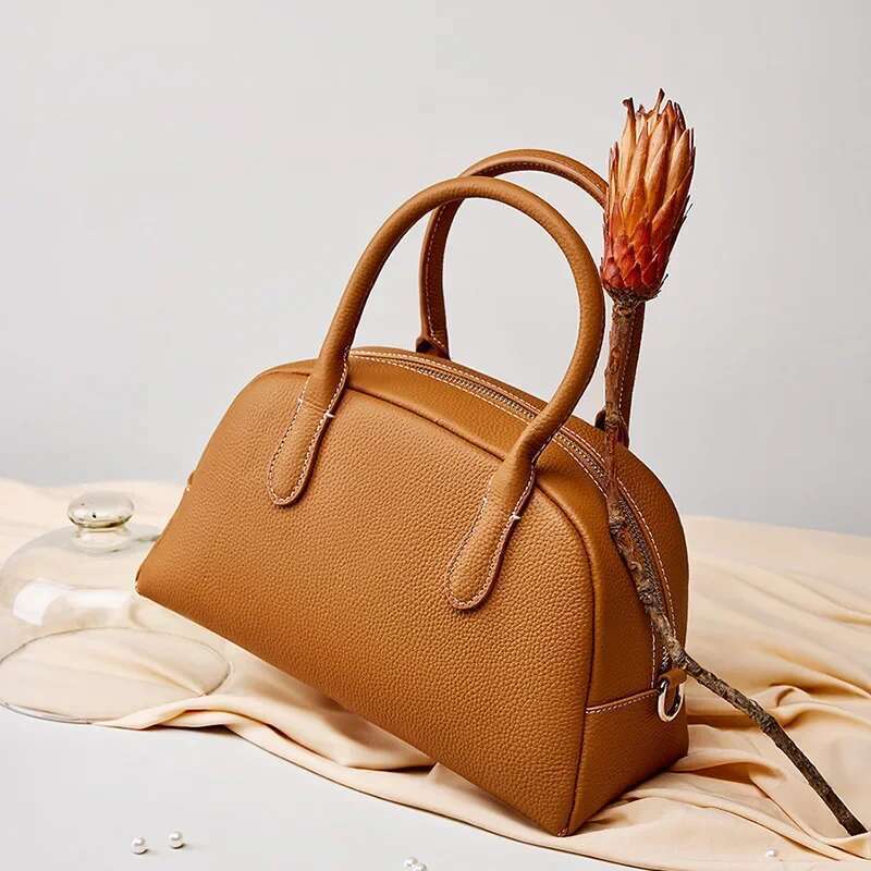 2024 New Commuter Niche Design Bowling Ball Head Layer Cowhide Boston Retro Carry-on Large Capacity Women's Bag