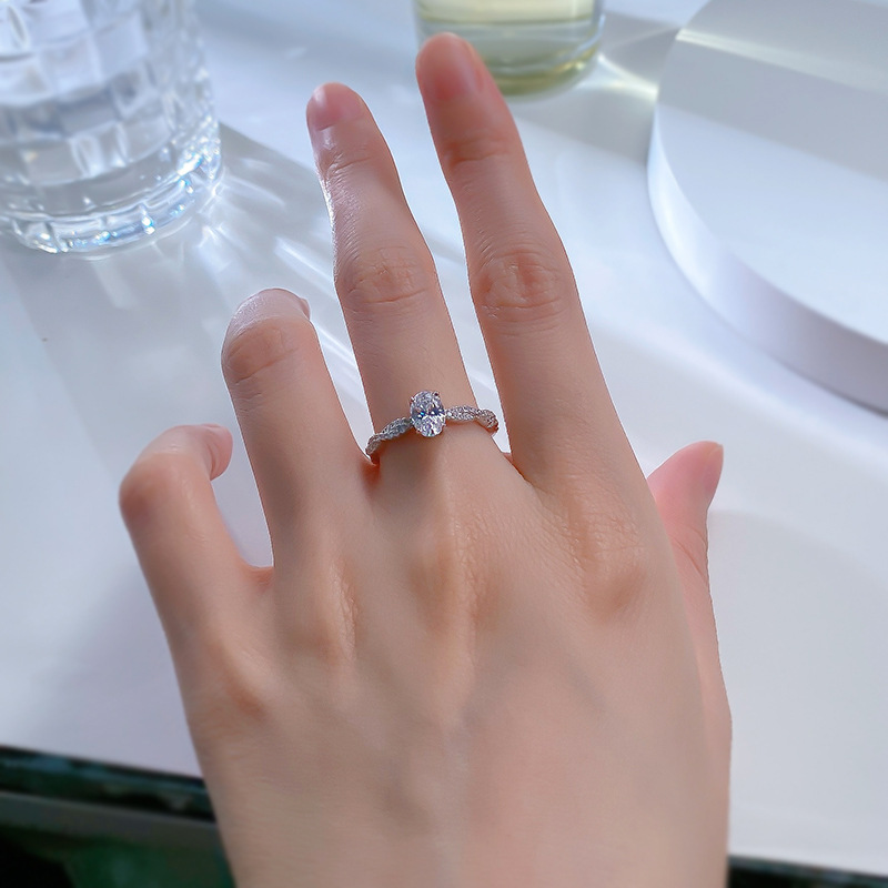2025 Top Sell Luxury Jewelry Real 100% 925 Sterling Silver Oval Cut White Lab Moissanite Diamond Gemstones Party Eternity Women Wedding Bride Cross Ri