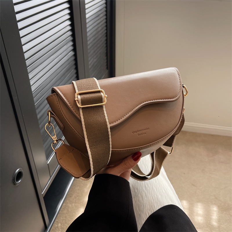 Designer Fashion 2025 New Popular Versatile Crossbody One Shoulder Underarm Saddle Bag for Women