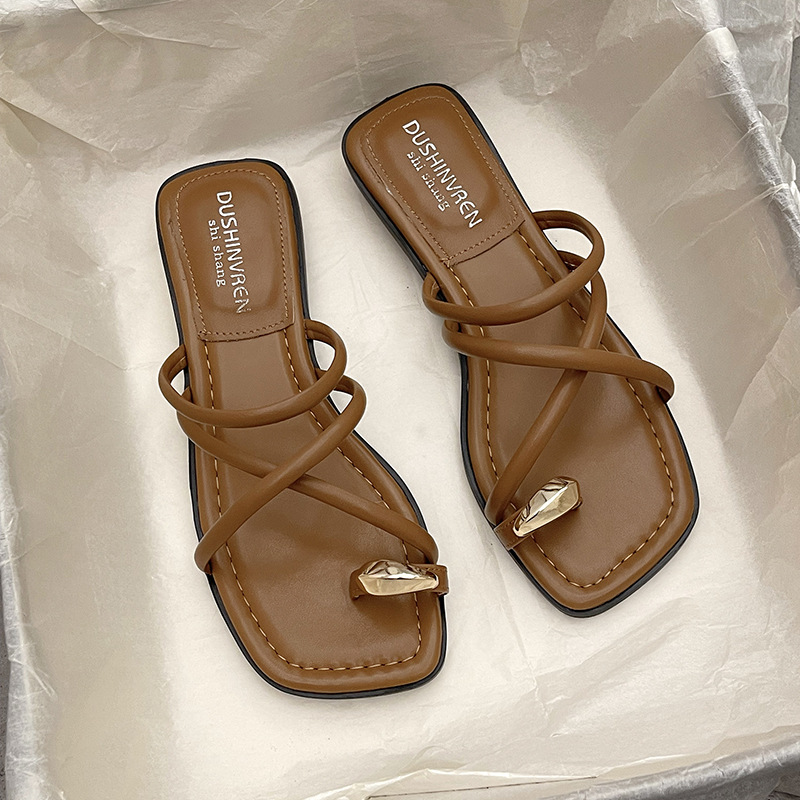 Outside wear cool drag female summer new style casual thick heel Roman sandals female cover toe low heel beach