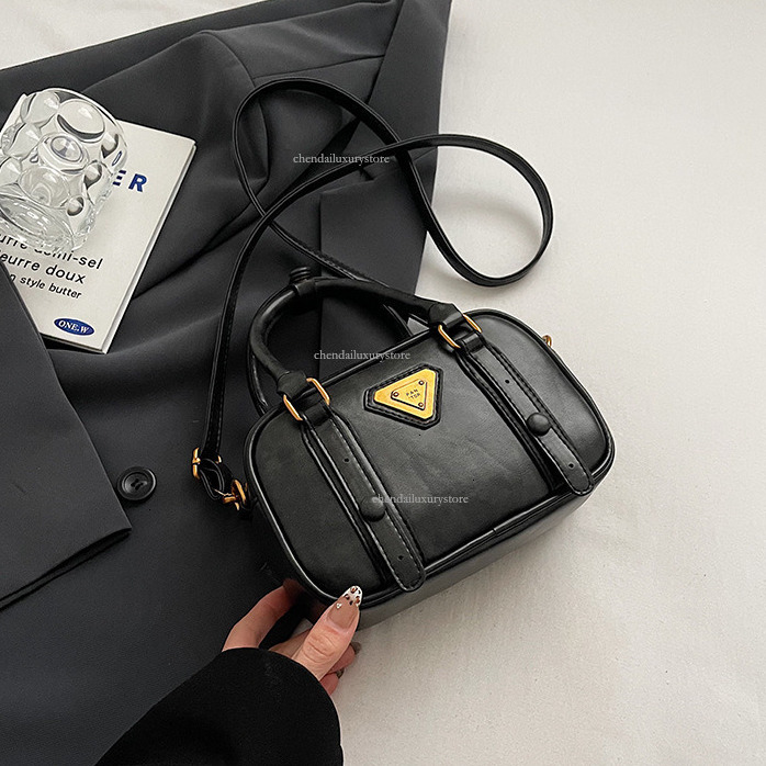 Fashion Women's Shoulder Bag Free Shipping Designer Bag Red New Multifunctional Metal Sequin Hand-held Small Square Bag Student Versatile Casual 