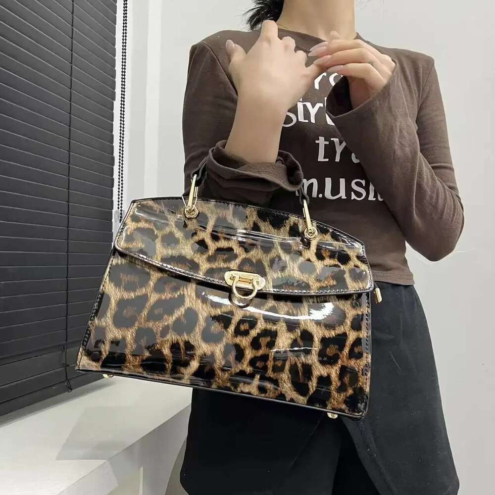 Ladies' fashionable personalized leopard print tote with large capacity and bright surface, elegant flip shoulder bag