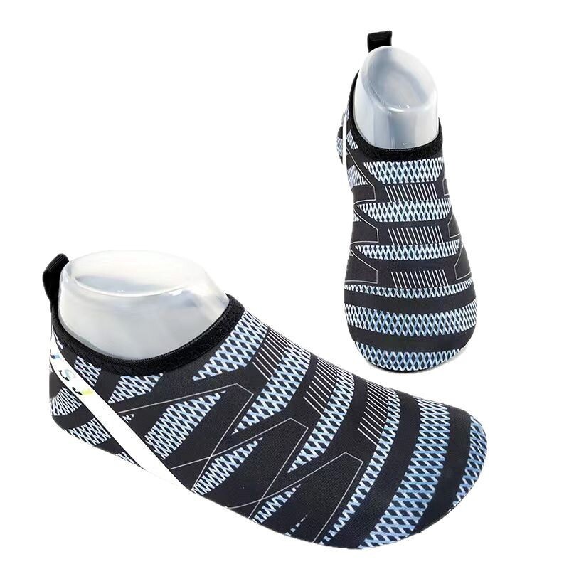 Adult beach swimming and diving shoe designer's new snorkeling men's and women's thick anti slip speed interference water tracking shoe