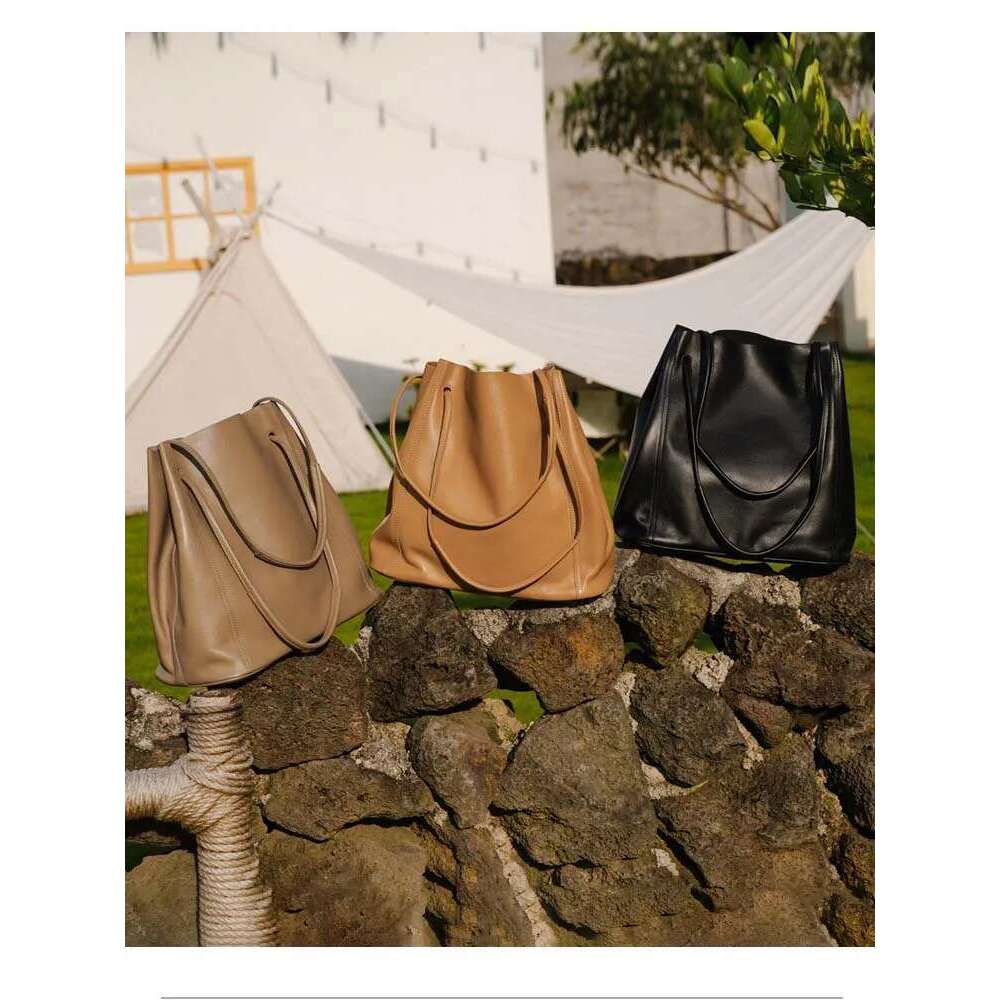 2025 Vintage Cowhide leather Tote Bucket high quality Women Composite handbags commuter underarm Shoulder Shopper bag large