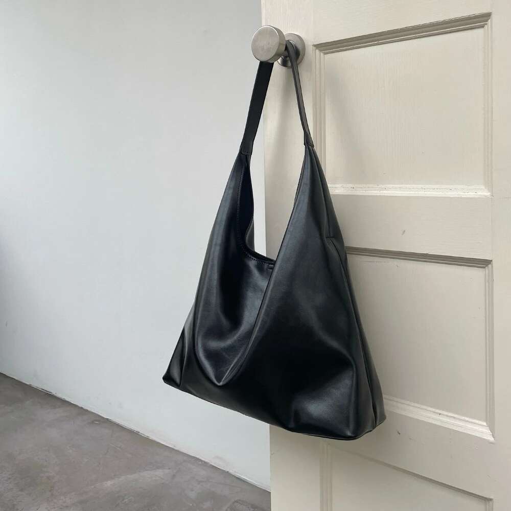 Motingsome Spring New Women Shoulder Bag Genuine Leather Oil Wax Skin Large Capacity Tote Underarm Bucket Purse 2025
