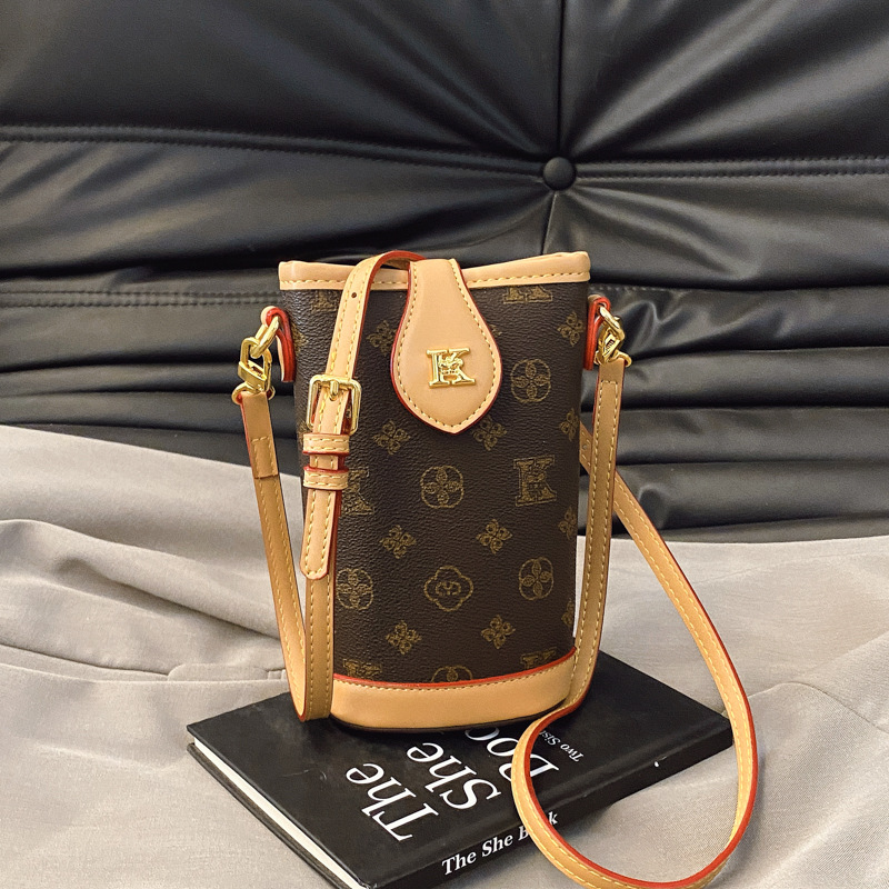 Free Shipping 2025 New Designer-Designed Instagrammable Bucket Bag - Artistic Floral Print Crossbody Purse, Versatile Shoulder Bag