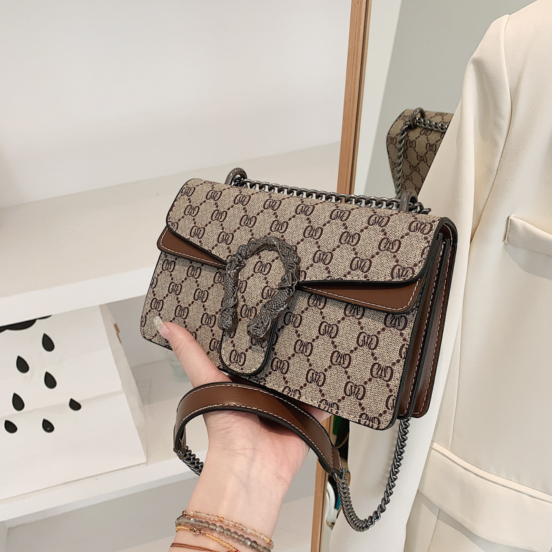 Free shipping. Designer's 2025 new cross-border trend retro printed chain bag, popular underarm bag, crossbody single-shoulder bag, small square 