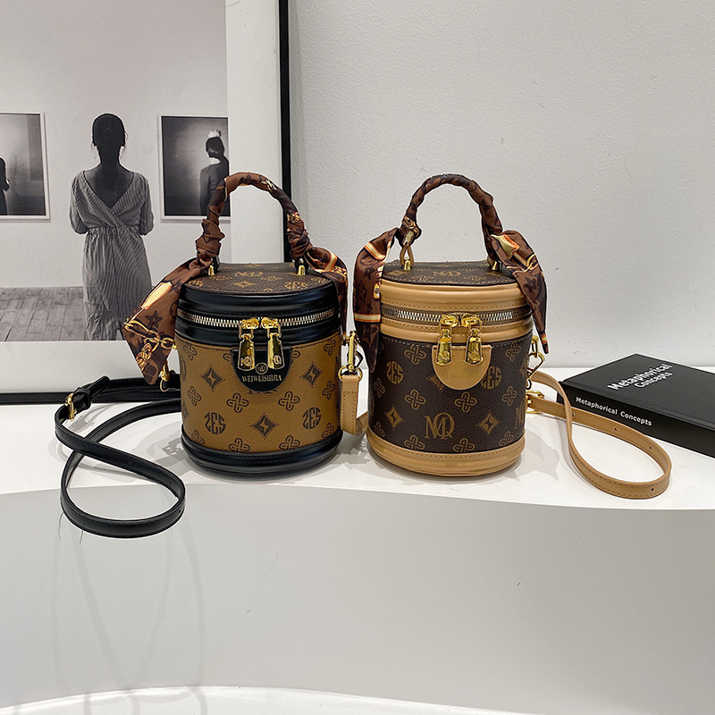 Cylinder bag 2025 new niche hand-held cylindrical bucket bag single-shouldered messenger old rice bucket bag