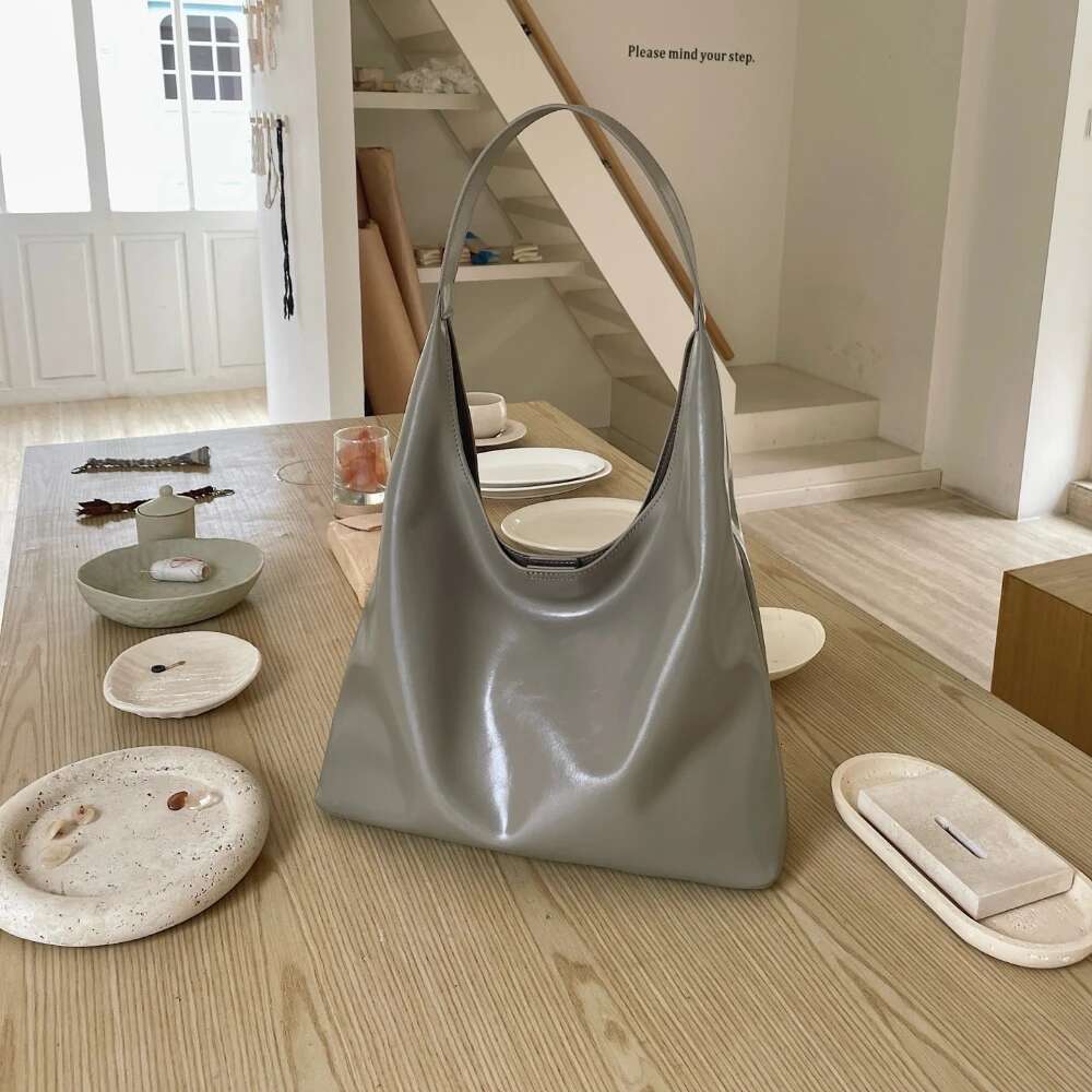 Motingsome Spring New Women Shoulder Bag Genuine Leather Oil Wax Skin Large Capacity Tote Underarm Bucket Purse 2025