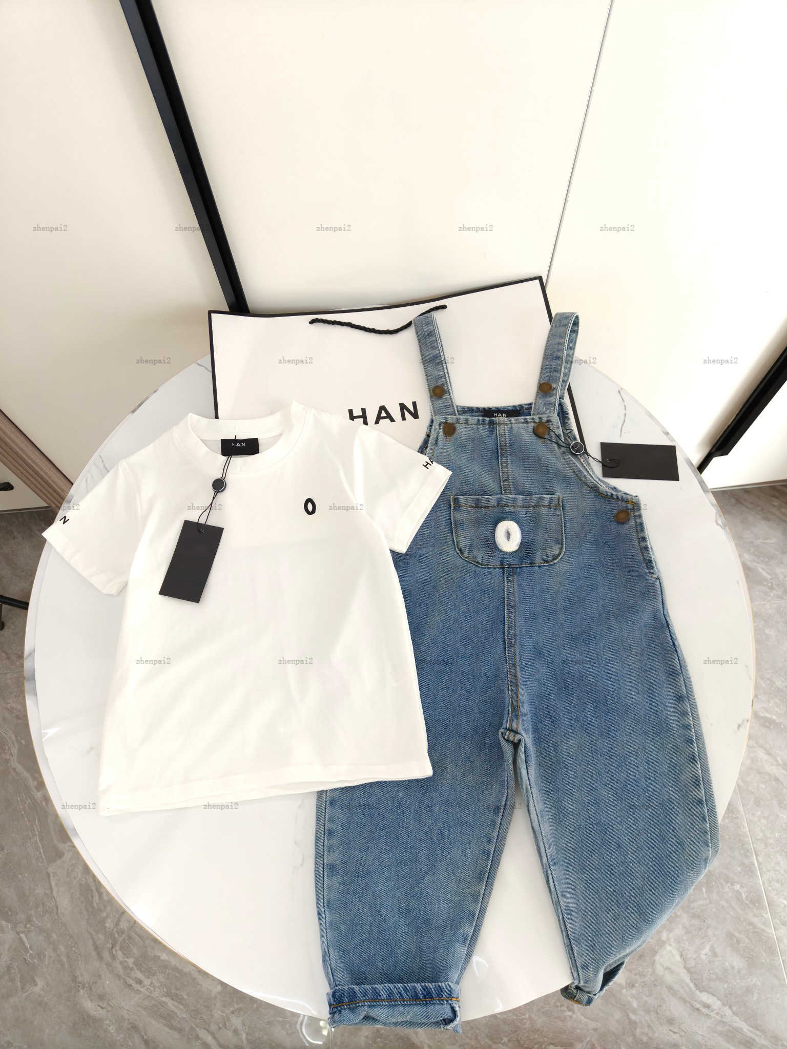 Luxury girls T-shirt set Summer Simple design baby tracksuits kids designer clothes T-shirt and Overalls A169X05N038