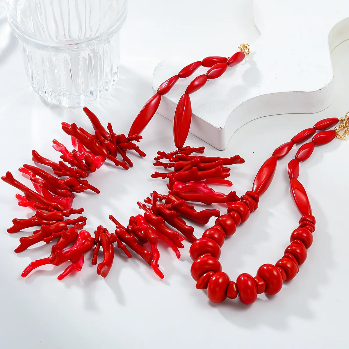 HUANZHI 2pcsset Bohemian Style Exaggerated Red Resin Coral Necklace for Women Girls Irregular Trend Summer Party Jewelry Gifts 250517