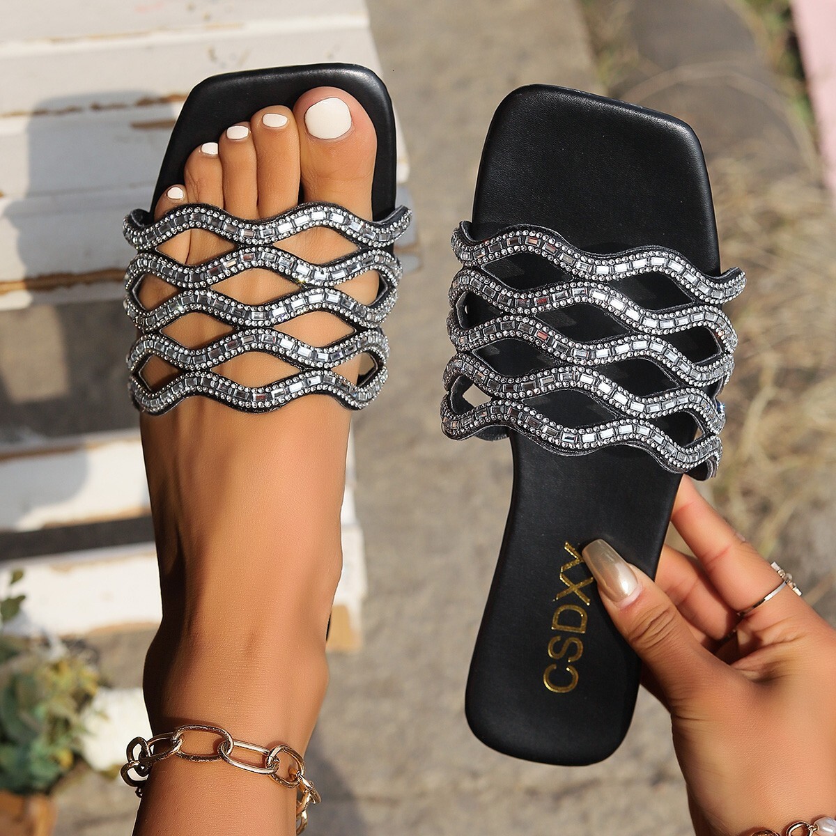Comfortable Letter With A Casual Flat Sandals, 2025 Seaside Vacation Temperament, Outdoor Fashion, Wear-resistant Women's Slippers
