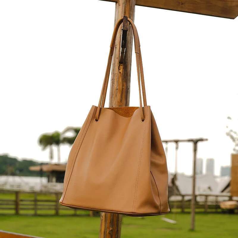2025 Vintage Cowhide leather Tote Bucket high quality Women Composite handbags commuter underarm Shoulder Shopper bag large