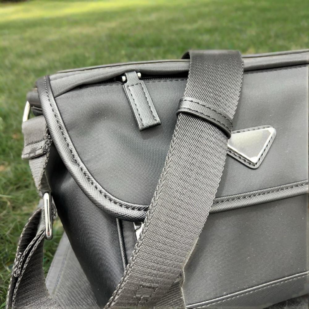New nylon fabric triangular shoulder bag with large capacity flip cover mailman bag, simple and fashionable, classic and versatile for both men and wo