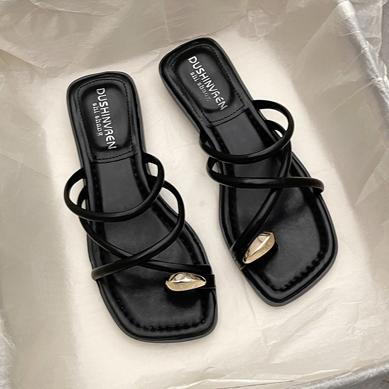 Outside wear cool drag female summer new style casual thick heel Roman sandals female cover toe low heel beach