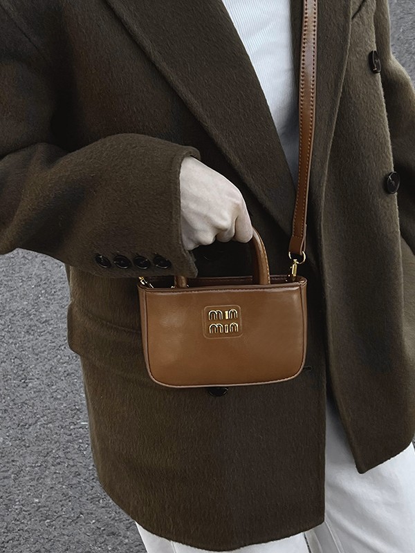 Free shipping, designer Korean version 2025 new popular mini hand-held small square bag, versatile and trendy parent-child style, fashionable crossbod