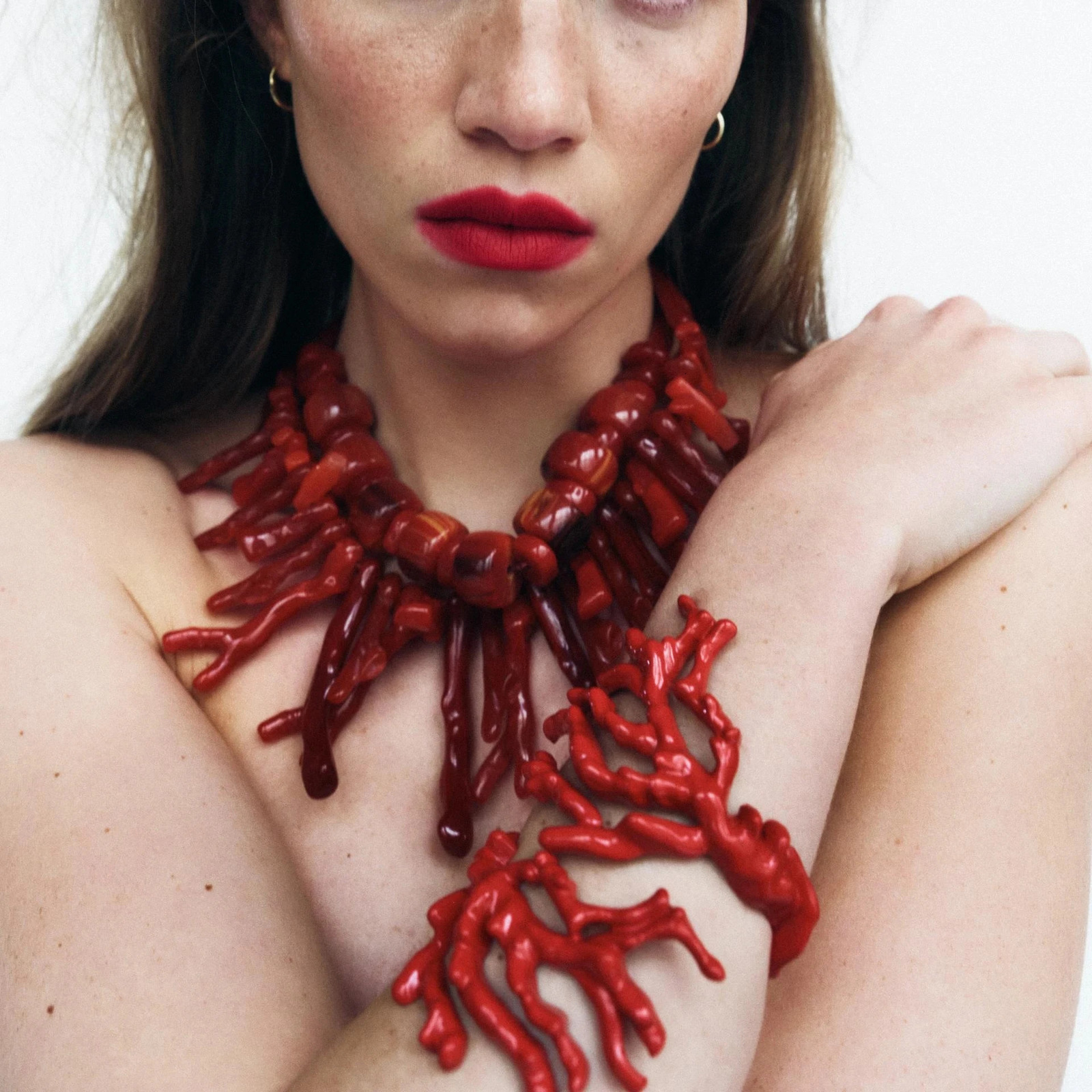 HUANZHI 2pcsset Bohemian Style Exaggerated Red Resin Coral Necklace for Women Girls Irregular Trend Summer Party Jewelry Gifts 250517
