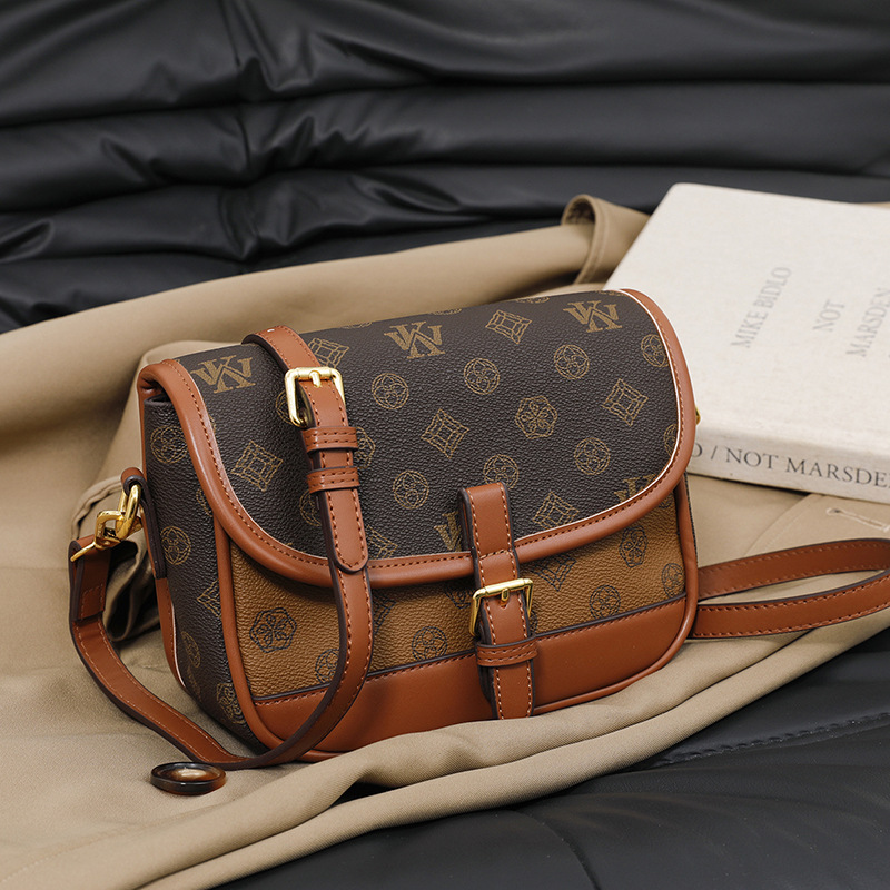 2025 New Designer-Designed Retro Shoulder Bag - European Vintage Alphabet Crossbody Ladies Flap Printing Fashion Square Handbag Girl Crossbody Saddle 