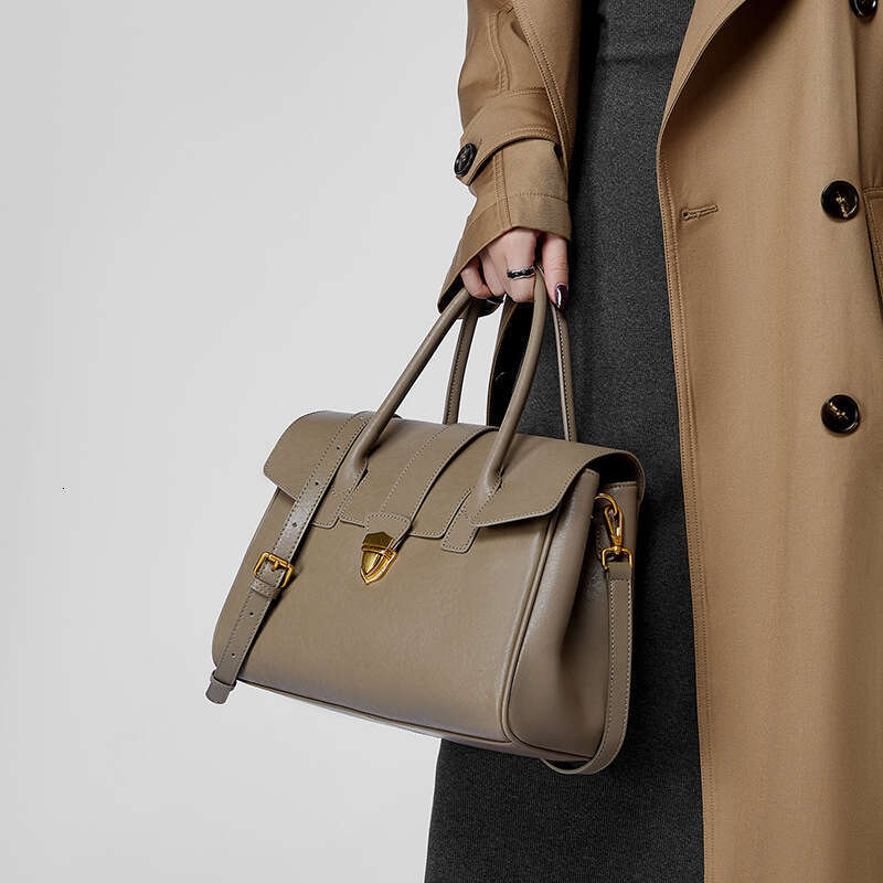 new leather tote bag with vegetable tanned cowhide large capacity briefcase for womens business trips and commuting