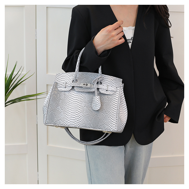 Fashion Women's Handbag Free Shipping Designer Bags Large Capacity Three-dimensional Texture High-quality Shoulder Crossbody Bag Shopping Bag Mak