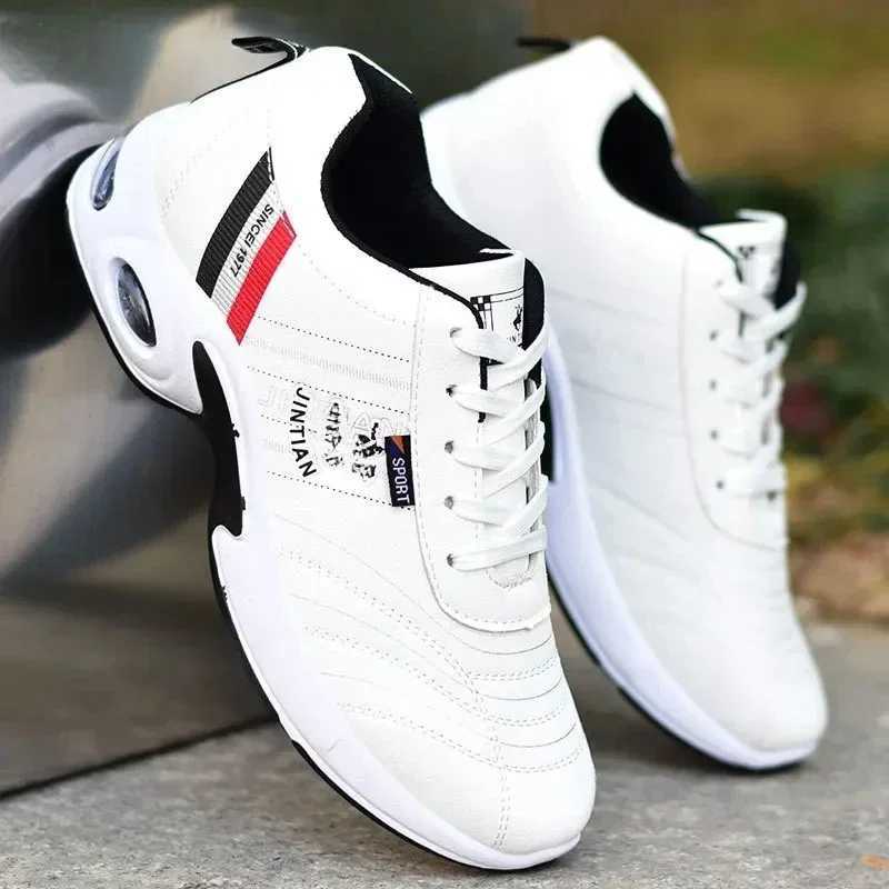 Brand Male Running Shoes Mens Sneakers Large Size Breathable Men Shoes Fashion Platform Sport Shoes for Men Autumn Winter W250517