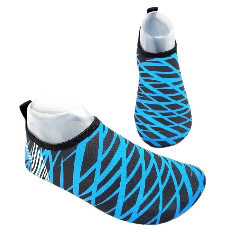 Adult beach swimming and diving shoe designer's new snorkeling men's and women's thick anti slip speed interference water tracking shoe