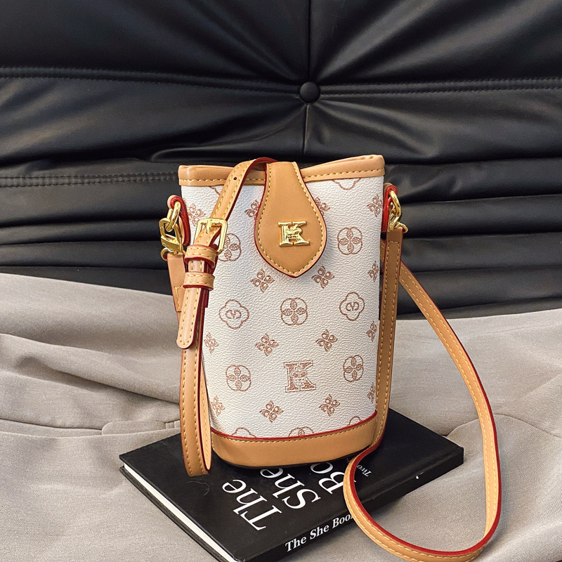 Free Shipping 2025 New Designer-Designed Instagrammable Bucket Bag - Artistic Floral Print Crossbody Purse, Versatile Shoulder Bag
