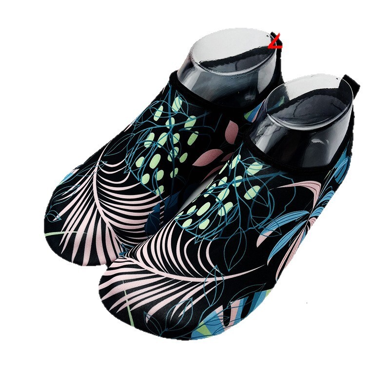 Beach men's and women's rubber sole diving anti slip drifting wading river tracking snorkeling swimming shoes designer yoga shoes