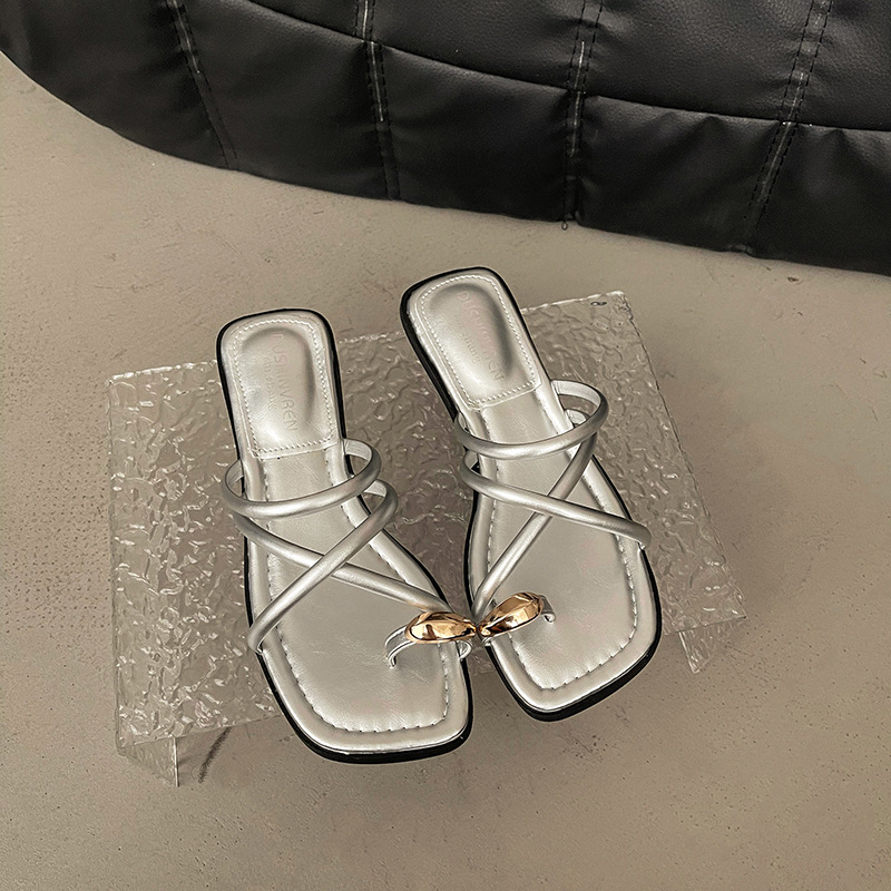 Outside wear cool drag female summer new style casual thick heel Roman sandals female cover toe low heel beach