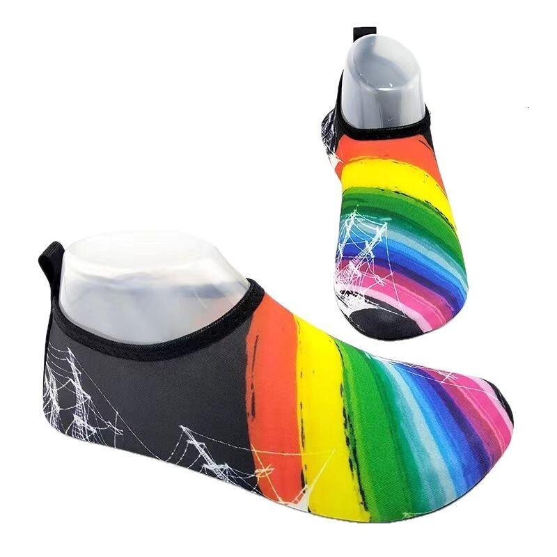 Adult beach swimming and diving shoe designer's new snorkeling men's and women's thick anti slip speed interference water tracking shoe