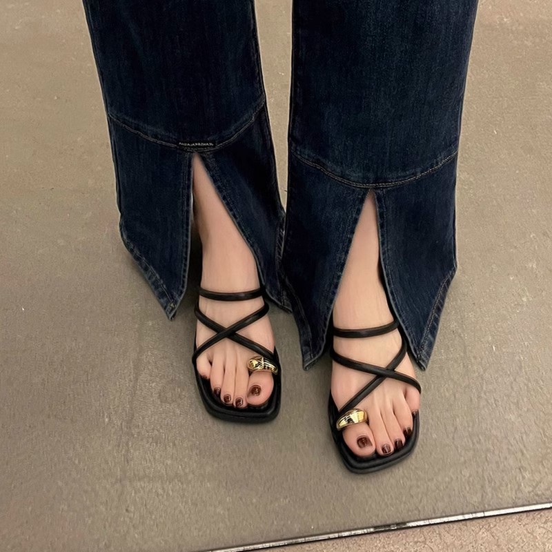 Outside wear cool drag female summer new style casual thick heel Roman sandals female cover toe low heel beach