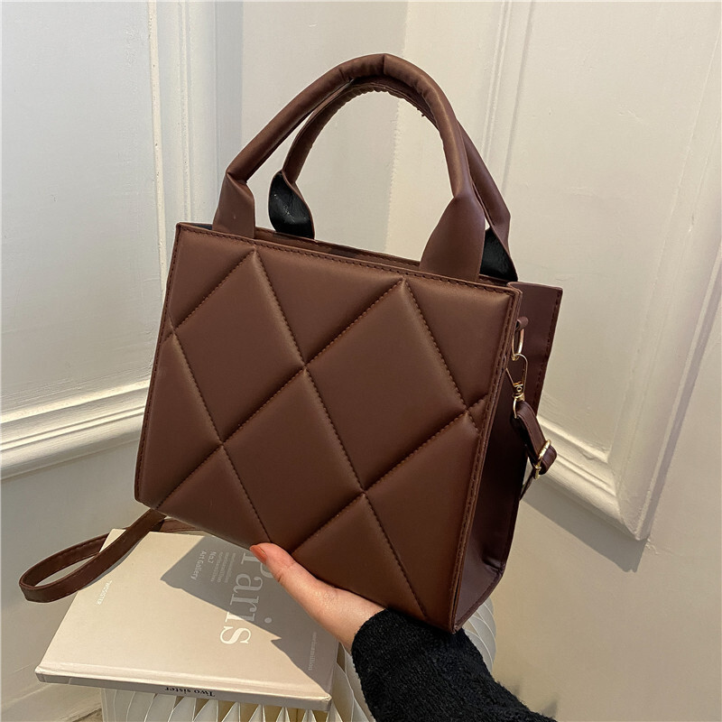Western style solid for women's 2021 new winter diamond grid candy color portable one shoulder crossbody bag, simple small square bag