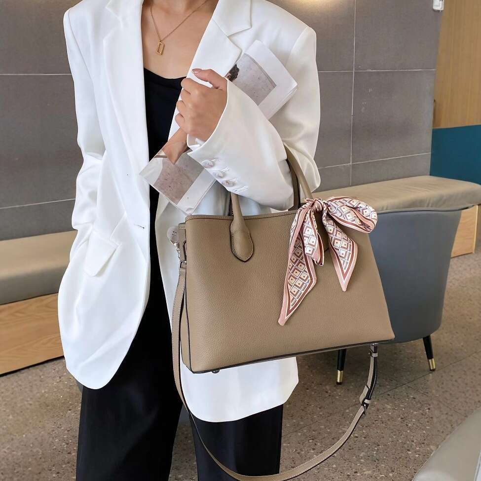 Tote Bag Head Layer Cowhide Single Shoulder Large Capacity Crossbody Handbag Women S Simple Shopping Bag Practical And Generous Commuting Bag KQ