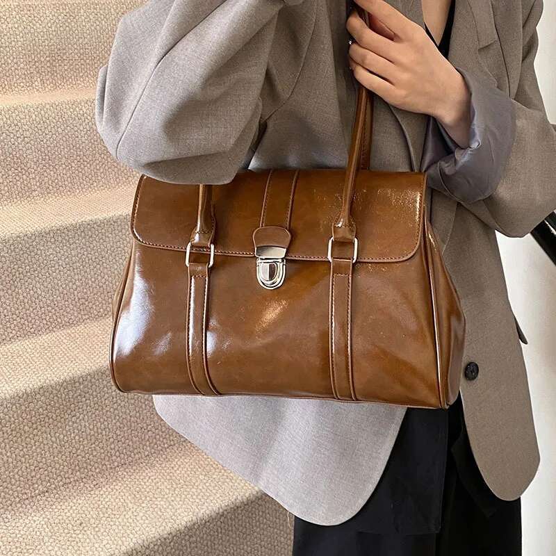 Tote 2025 Winter New Retro Fashion Large Capacity Shoulder Senior Sense Women's Bag