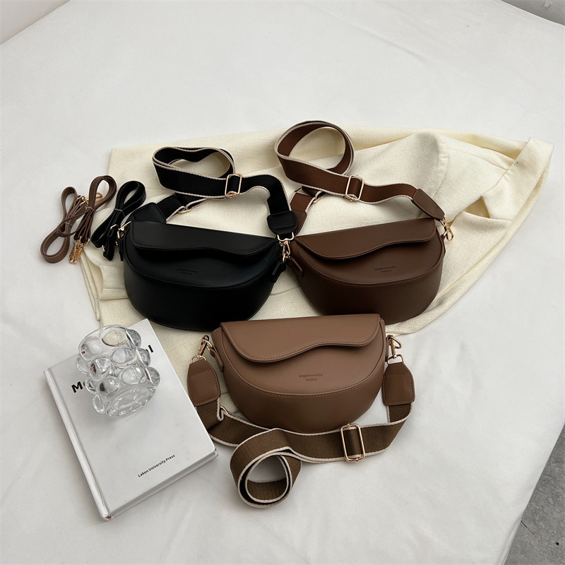 Designer Fashion 2025 New Popular Versatile Crossbody One Shoulder Underarm Saddle Bag for Women