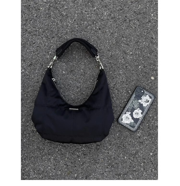 Baobao Women's 2023 New Black Cloud High Sense Small Group Underarm Handbill of Ladle Shoulder Crescent Bag
