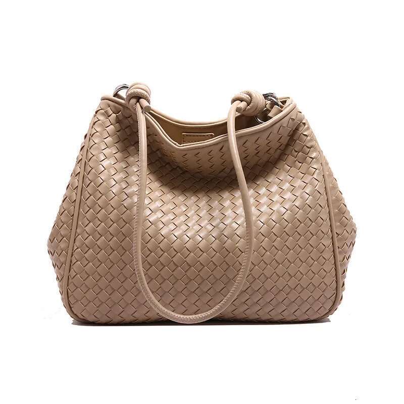 New Large-capacity, Versatile High-quality Underarm Commuting with High-end Feel and A Lightweight Crossbody Bag