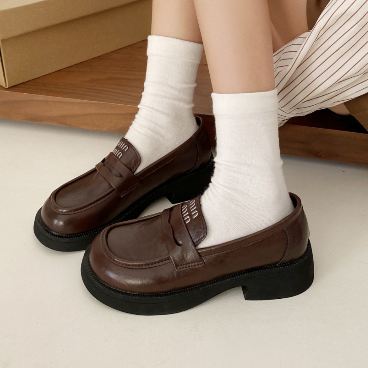 Free shipping Designer's thick-heeled and thick-soled loafers 2025 Korean version casual small leather shoes on one foot with black Mary Jane sin