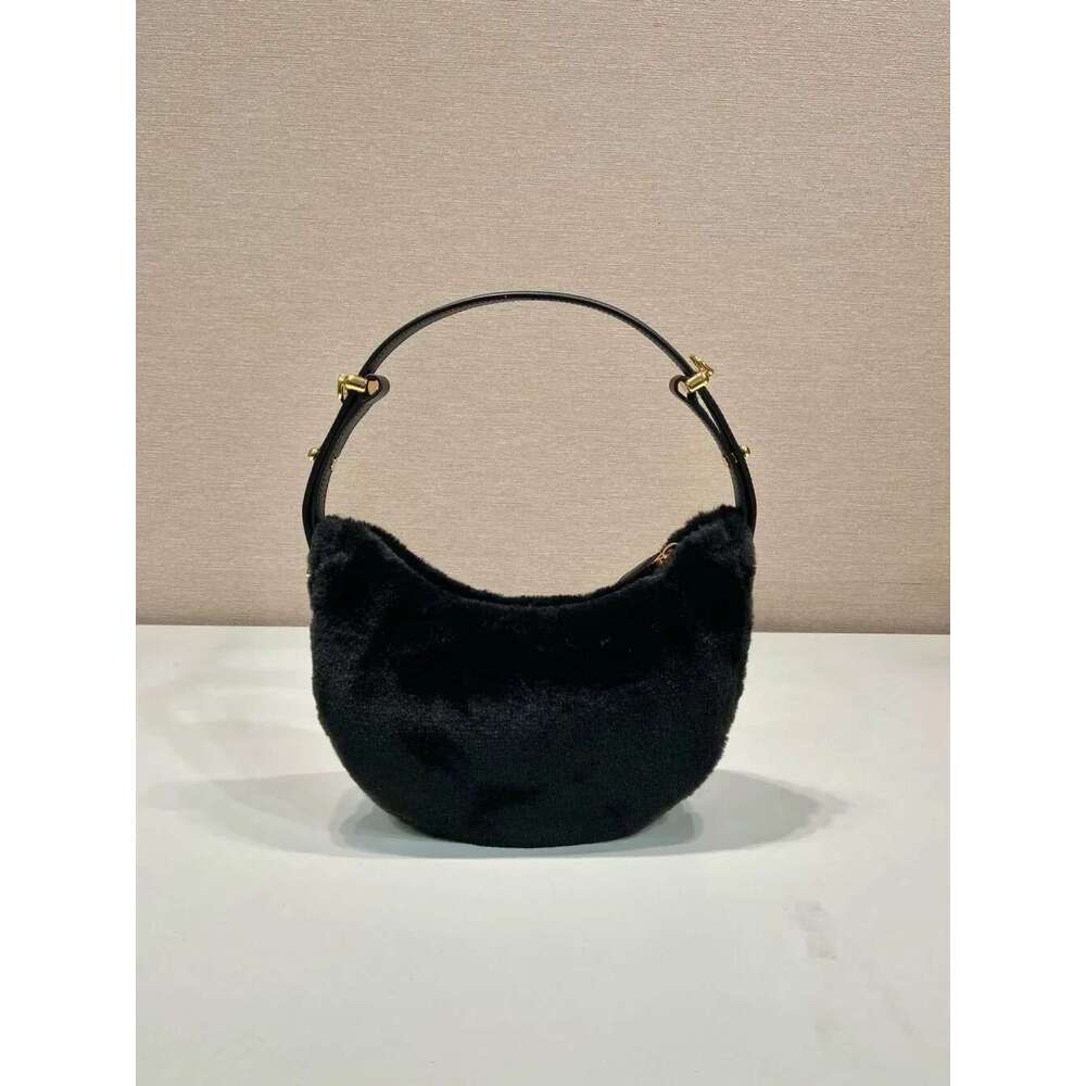 High Quality Fashion Shoulder Women Wool Retro Moon Armpit Bag Brand Diagonal Cross Soft Designer Handbag