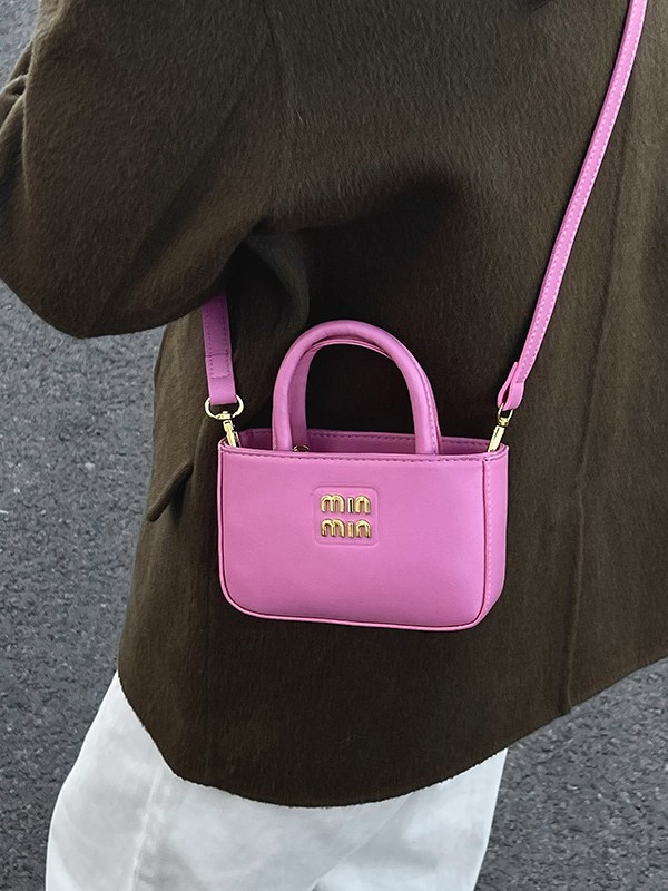 Free shipping, designer Korean version 2025 new popular mini hand-held small square bag, versatile and trendy parent-child style, fashionable crossbod