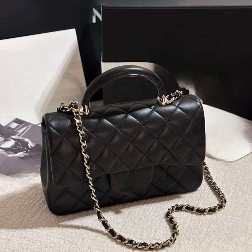 Designer Flap Bag Stylish Handle Bag Shoulder Bag Classic Mini size Using soft French imported lambskin 18K real gold plated hardware