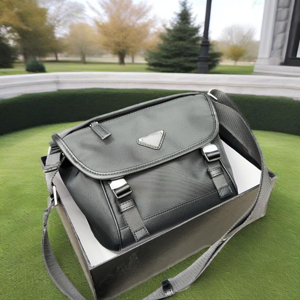 New nylon fabric triangular shoulder bag with large capacity flip cover mailman bag, simple and fashionable, classic and versatile for both men and wo